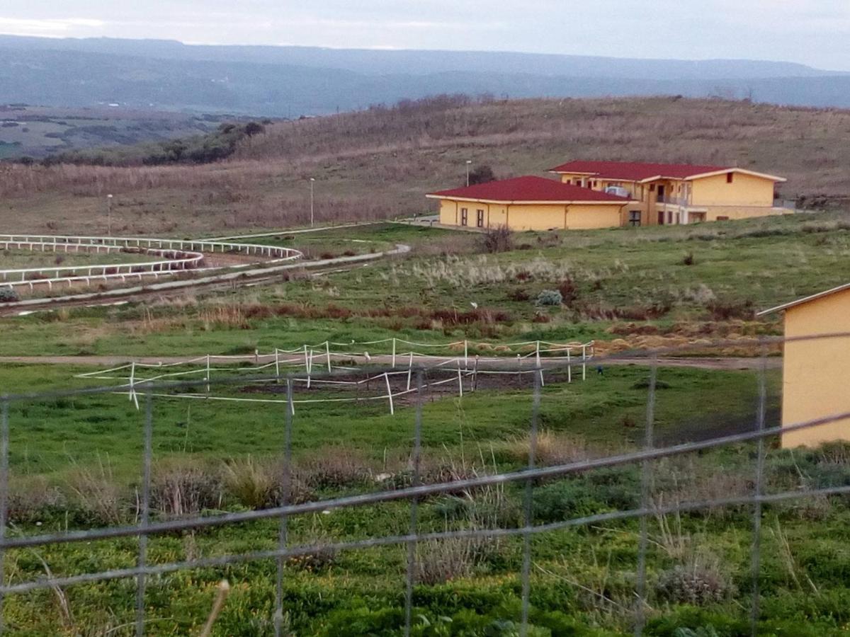 Hotel Bena E Traes Laerru المظهر الخارجي الصورة